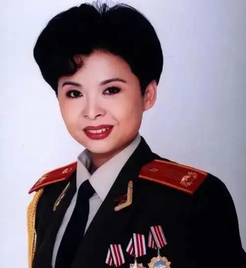 董文华与赖昌星的绯闻闹得如此大为什么她的丈夫一直不离不弃