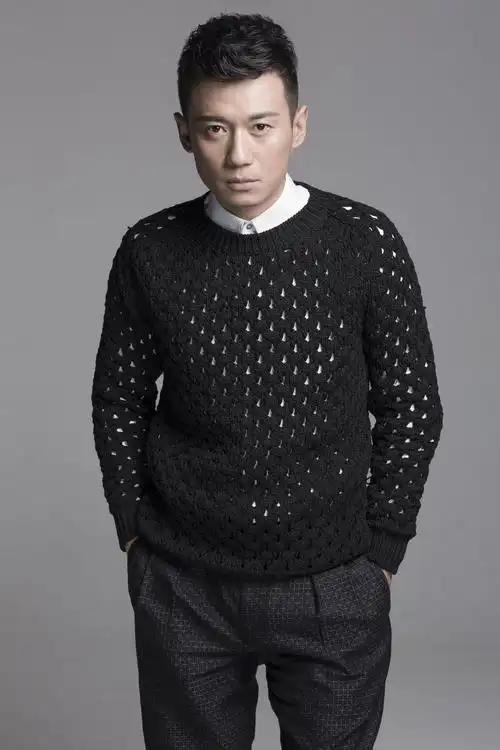 徐洪浩最新写真曝光 打造初春型男休闲风