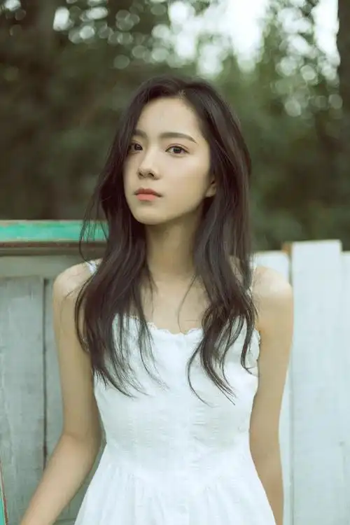 庄达菲夏日元气写真出炉尽显少女青春活力