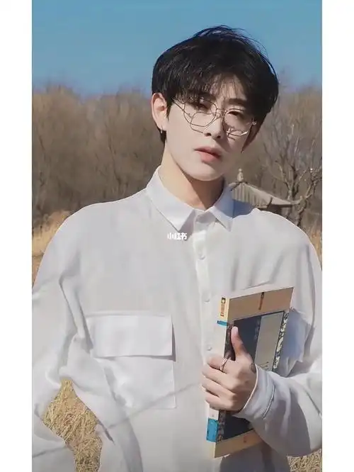 跟粉丝,二老师正经起来也超帅,他告诉我们不要在直播间里乱带节奏,他