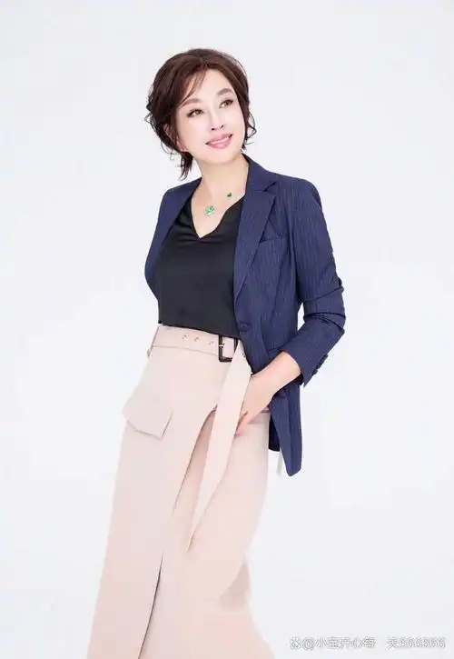 刘晓庆演少女,父亲扮演者比其小18岁,网友直呼辣眼睛!