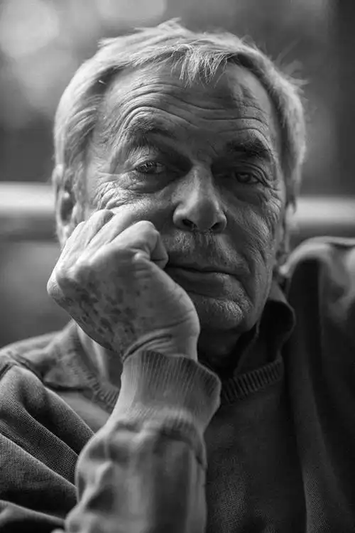 id-942502-ern rubik-黑白人物肖像高清大图