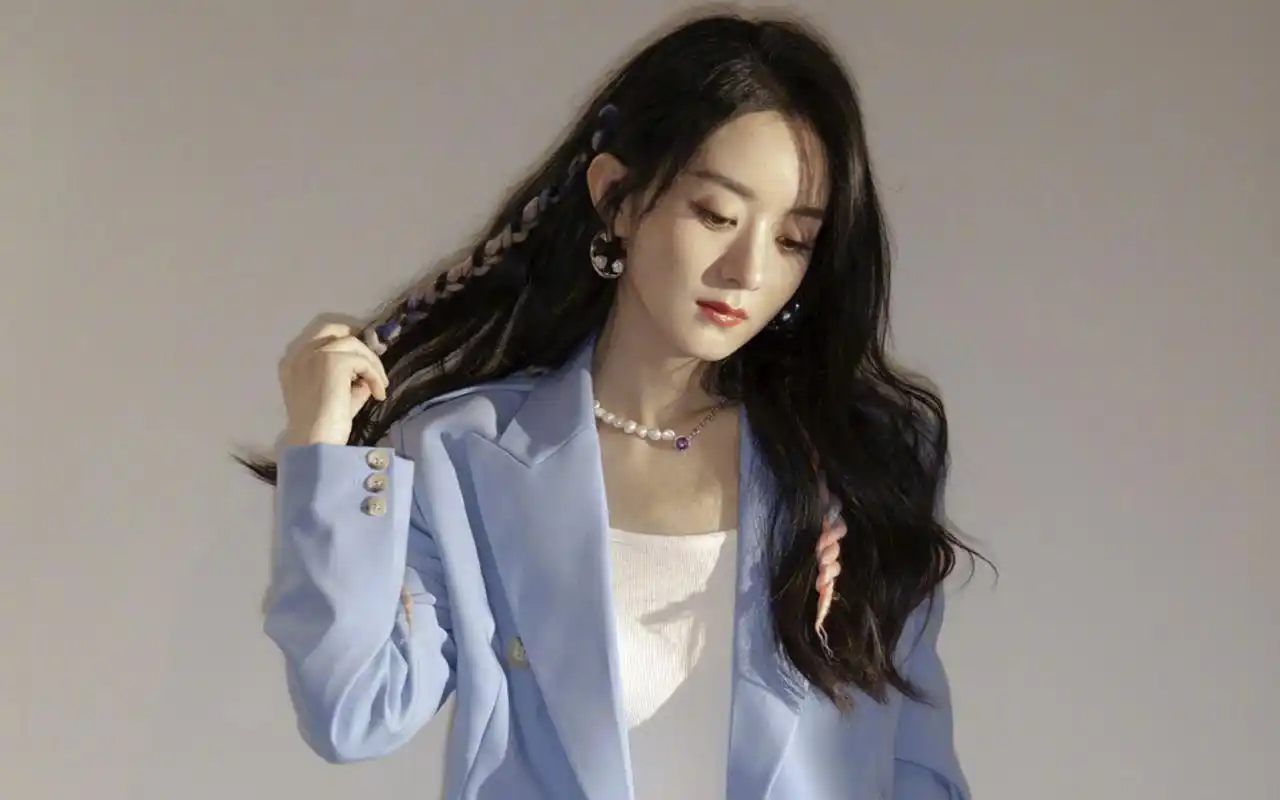 赵丽颖粉蓝编发甜酷高清桌面壁纸