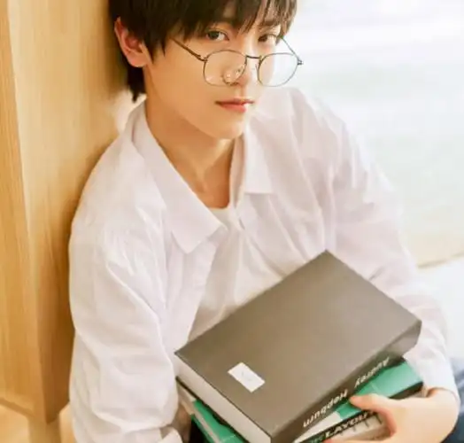 人间很值得李天泽