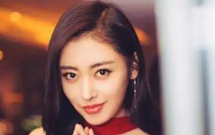 29岁张天爱又上热搜,与知名男星公开撒狗粮,疑似新恋情曝光|鹿晗