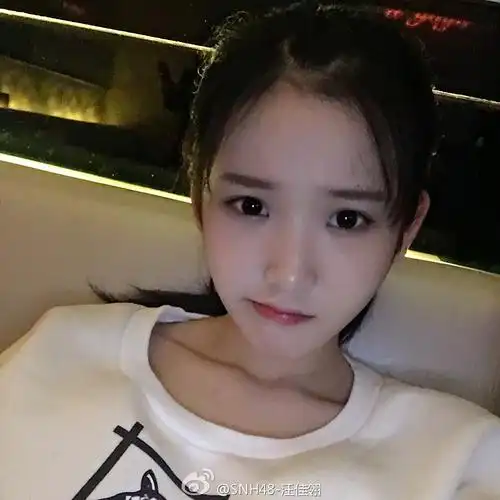 snh48-汪佳翎 今天. 为自己剪了一个 狗啃的刘海 耶.我没有不开心 .