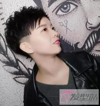 女生剃鬓角短发好看吗洒脱干练比男生还帅气