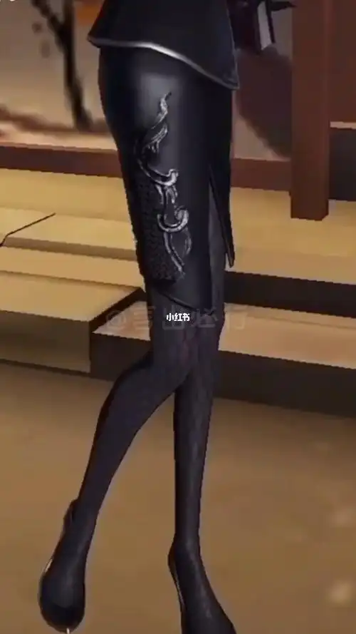 在来看看第五女角色的美腿