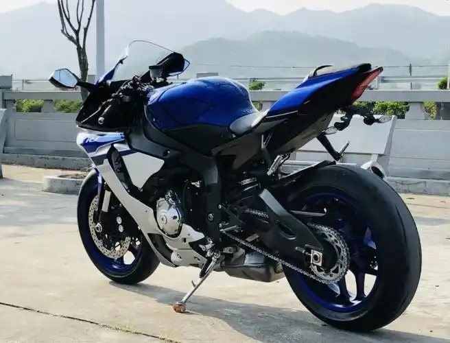 16年雅马哈yzf-r1大排量街跑车