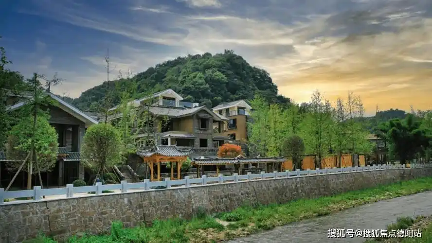 成都大邑福村【幸福公社】洋房叠拼 独门独院 买房送菜地61-81平香山