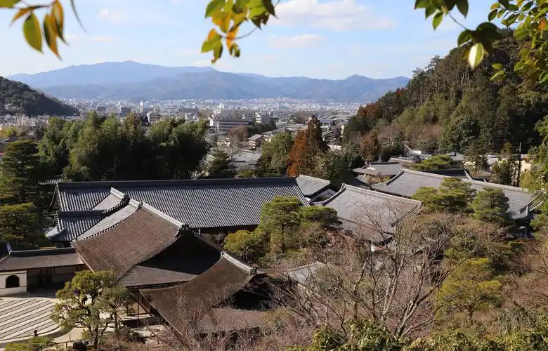 派的寺院,这里有着繁荣于室町时代后期的东山文化的代表性建筑与庭院