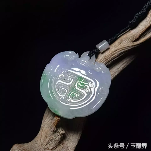 玉雕名家吴秋强翡翠仿古:简约清秀,古色古韵
