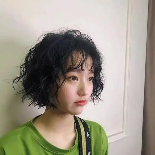 2020年回头率超高的"短发羊毛卷",换个发型过时髦年