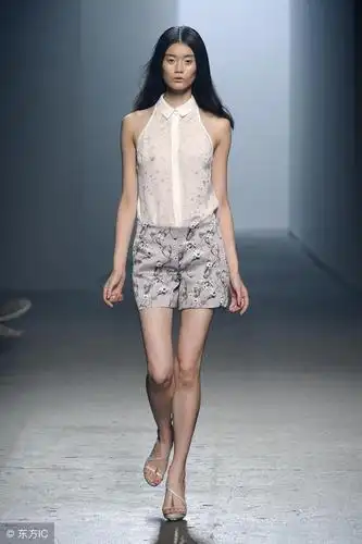 超模奚梦瑶t台秀集锦