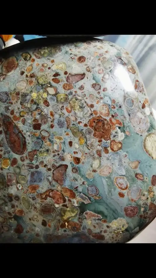 五彩球粒陨石精品!切了一块做挂件!