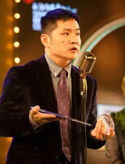 一级演员田蕤被曝猥亵女毕业生后,媒体出示了相关的微信聊天记录