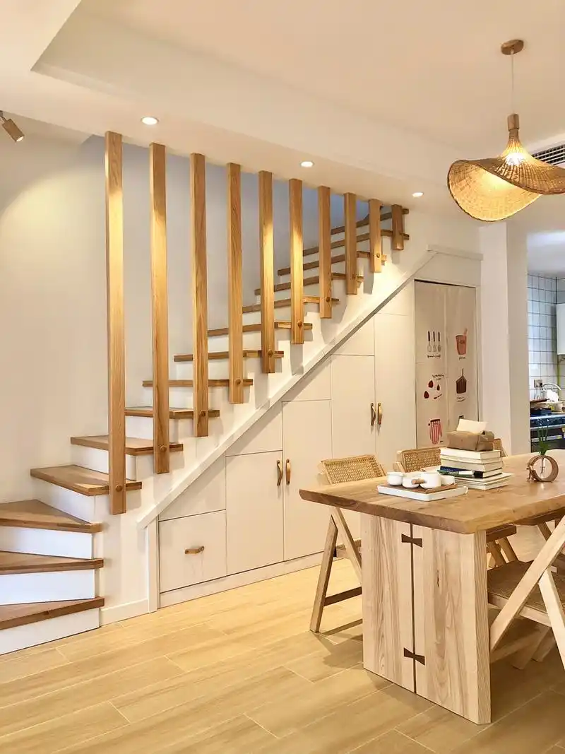 原木风楼梯使用半年感受|附尺寸 98哈喽,宝子们,入住新家半年啦