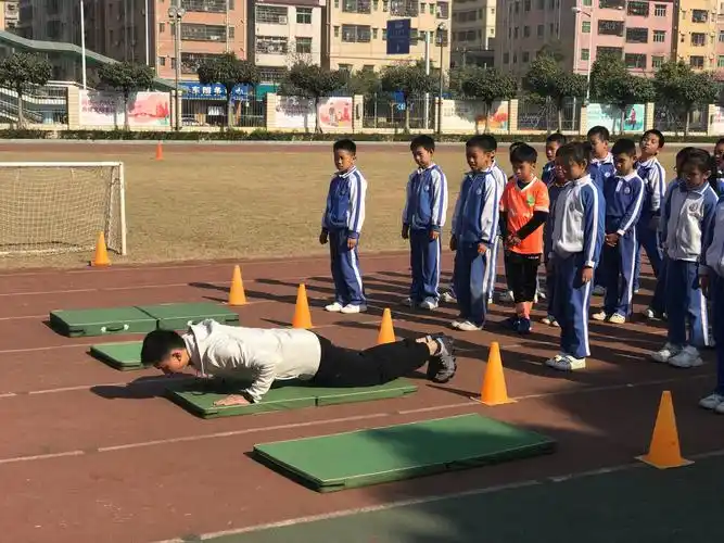 行政和全体体育老师进行了听课