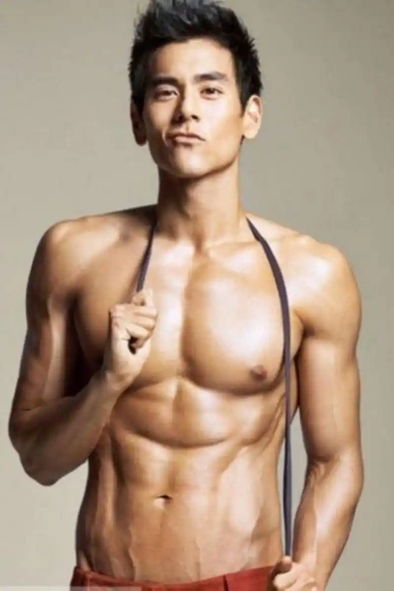 彭于晏,那身材不仅是娱乐圈的男明星想拥有的,几乎是全国男性都想拥有