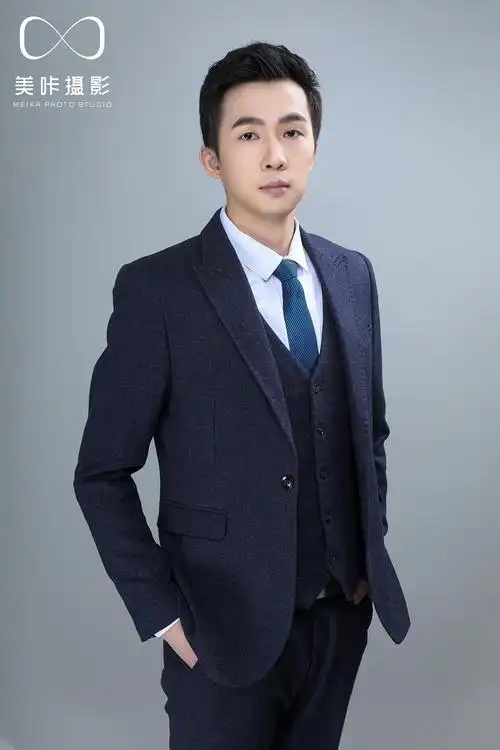 care products 护肤品标签形象照职业照海报照西装照成功男士添加表情