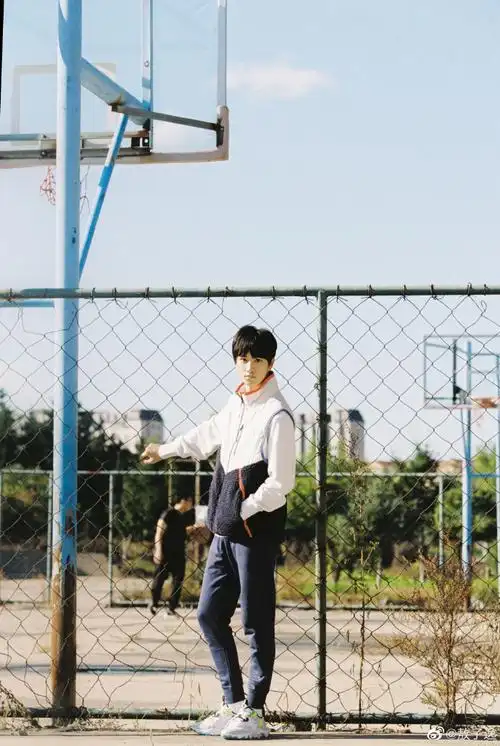 敖子逸侬好我的东北女友# [抱一抱]#敖子逸. 来自-阿妙__ - 微博