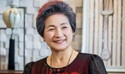 71岁「华夫人」情路坎坷,为爱息影却仍落得离婚下场,苦诉「感觉像富商