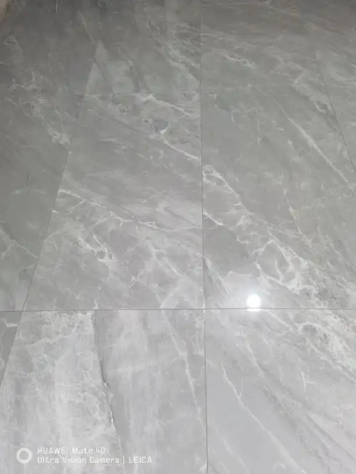 雾灰配的卡其灰美缝,卫生间做的桶装环氧彩砂.