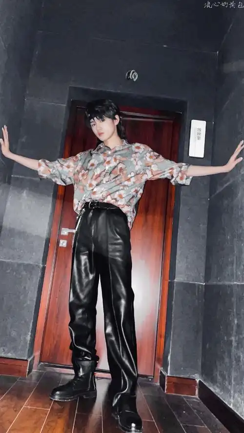 宋亚轩王牌对王牌复古disco舞台直拍##宋亚轩复古disco舞蹈细节拉