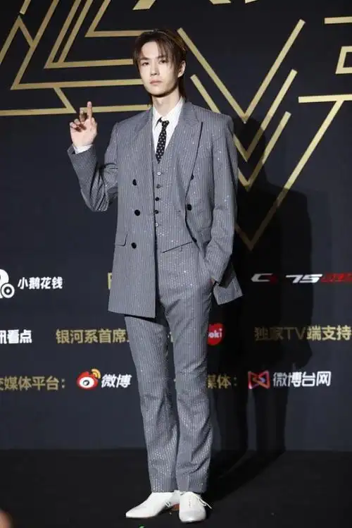 王一博现在多高酷酷男孩王一博的颜值真的高