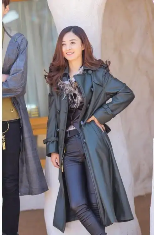 身材也很好,所以她特别喜欢皮衣单品,穿上皮衣或者皮裤的赵丽颖看起来