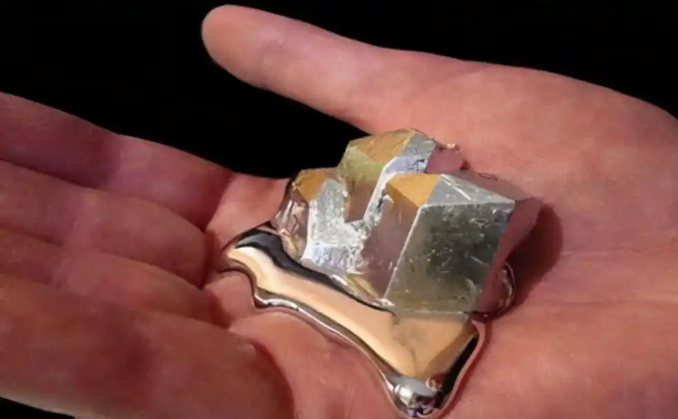 金属镓有多神奇?可在手中融化,也能瓦解易拉罐