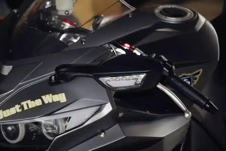 25800元,配日清卡钳宗申发动机铝合金摇臂的跑车 - 诺马刀锋400跑车