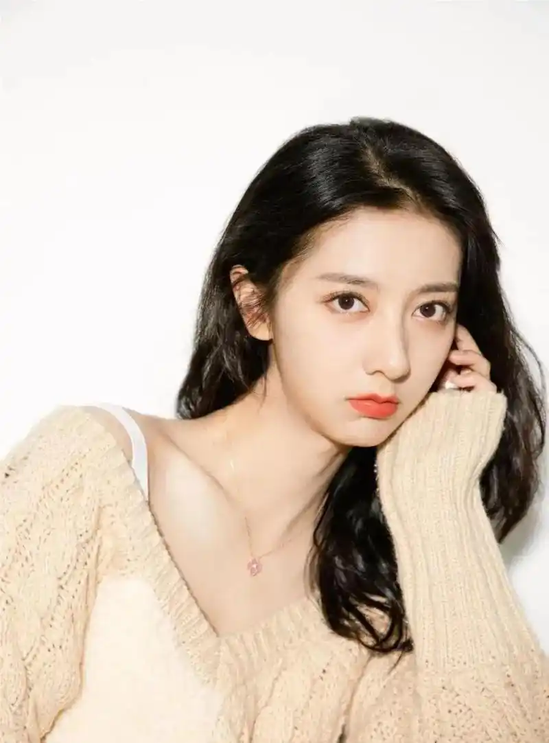 陈姝君,长的太像佟丽娅出场就是新一代女神,太美了   #娱乐