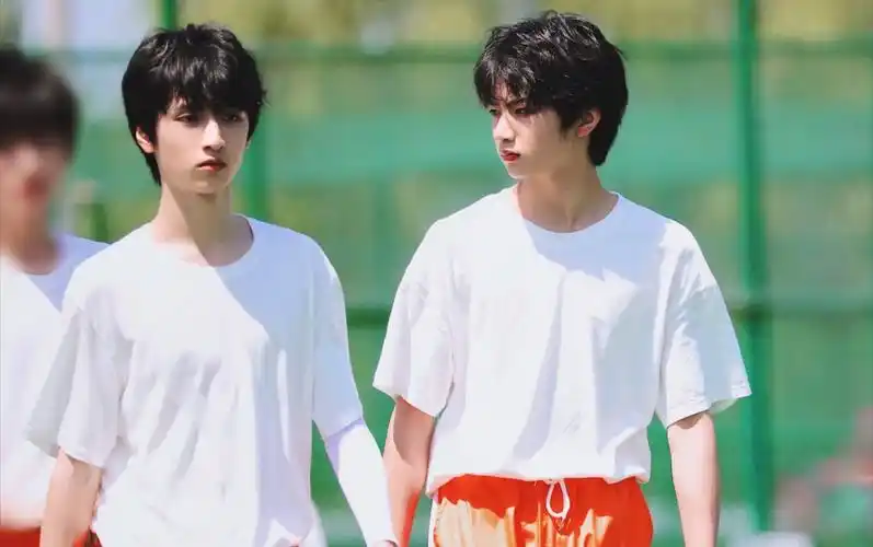 文严文刘耀文x严浩翔高甜双a未来式四目相对与你有关