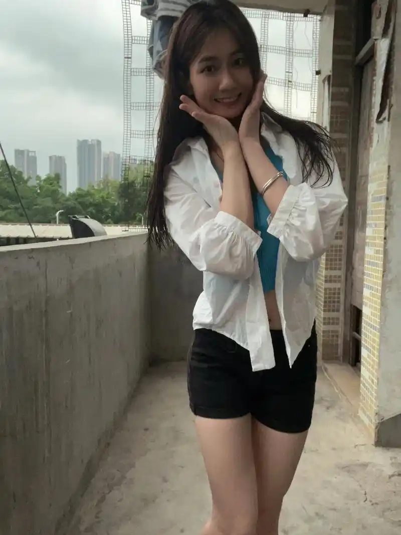 厂妹最美的样子,大概就是:虽然挣钱不多,但是脸上有微笑,心中 - 抖音