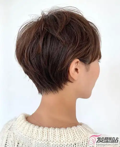 女生夏日清新短发又甜又飒-女生短发-发型站,中性发型女短发发型适合