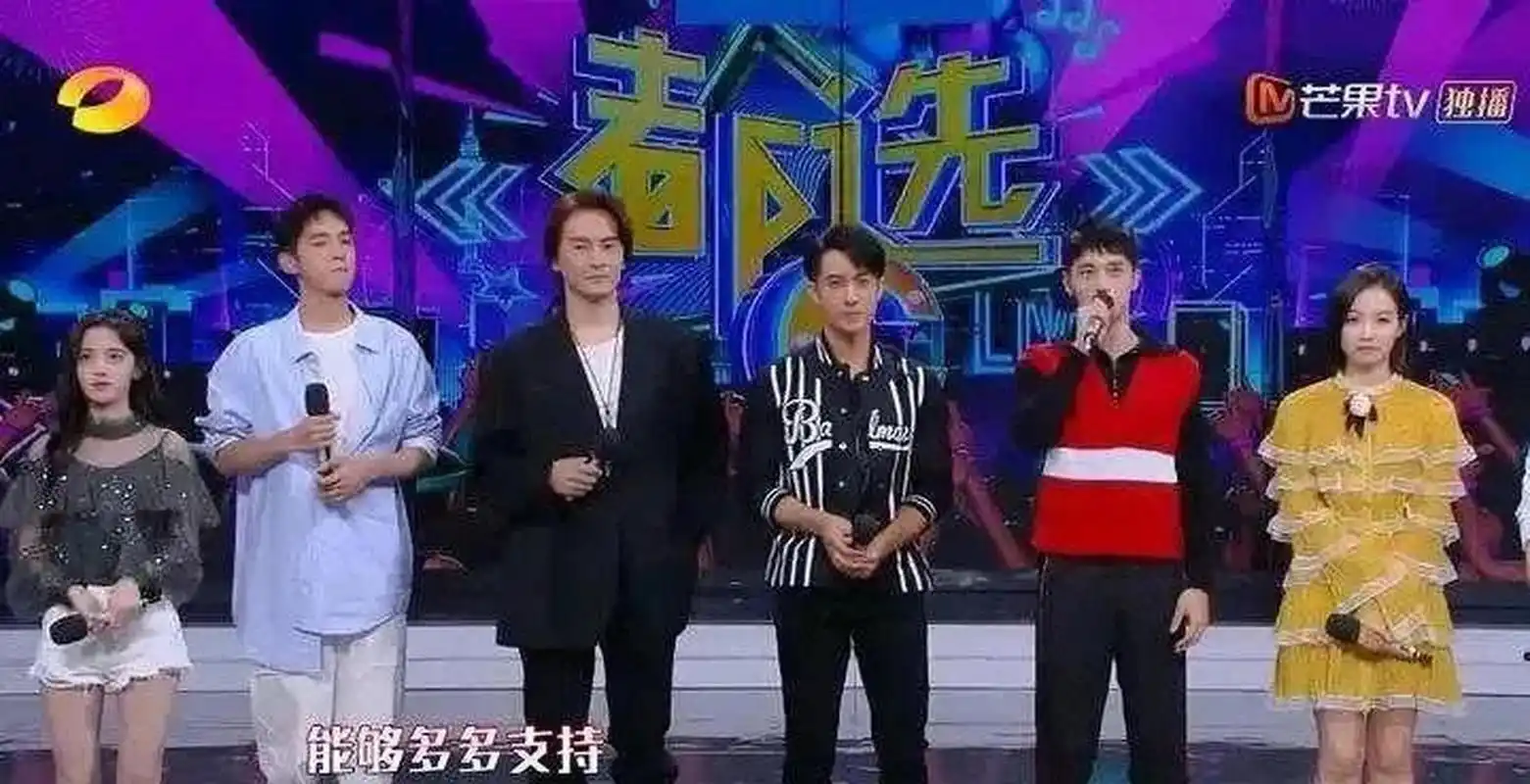 郑元畅身高多少大家应该很清楚,光脚184到185的水平,所以这样看来