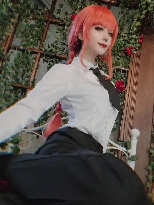 樱花妹cos《电锯人》蕾塞:炸弹恶魔性感黑丝惊艳亮相