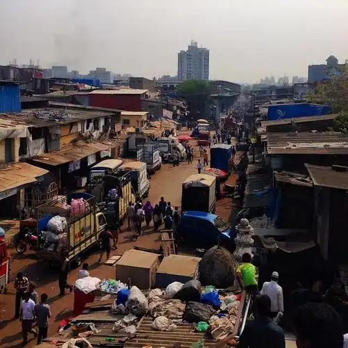 但其实印度有很多富人,现在在国际上的发展也不错,印度孟买也因为经济