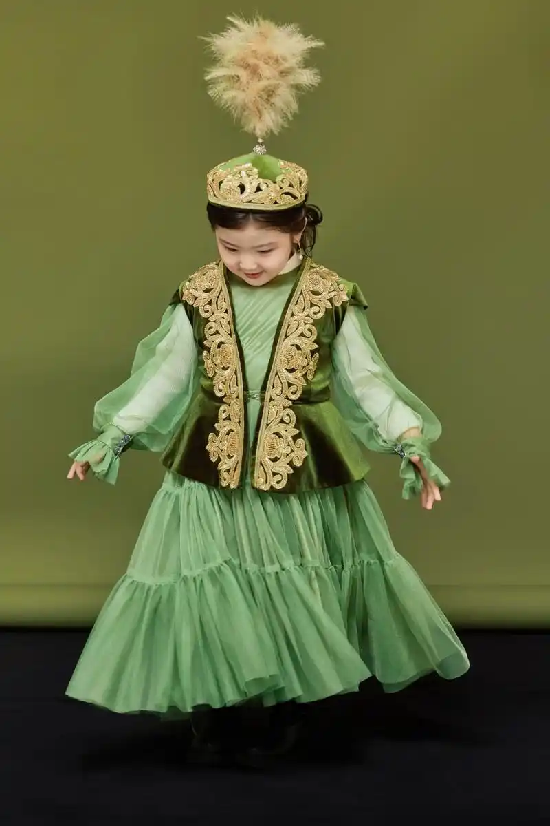 哈萨克姑娘 #六一限定小可爱上线 "把孩子培养成普通而