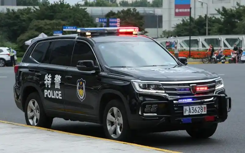 【警车】上海徐汇特警荣威rx8巡逻车,徐家汇执勤中