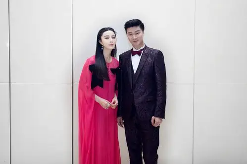 范冰冰与父亲范涛合唱似兄妹 网友盛赞家族基因