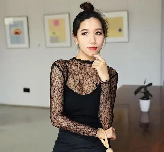 30岁的成熟女人别只会穿蕾丝当下最流行的透视衫性感更显气质