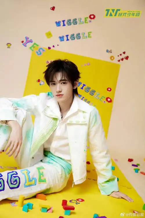 马嘉祺紫色泼墨外套##宋亚轩泼墨涂鸦外套