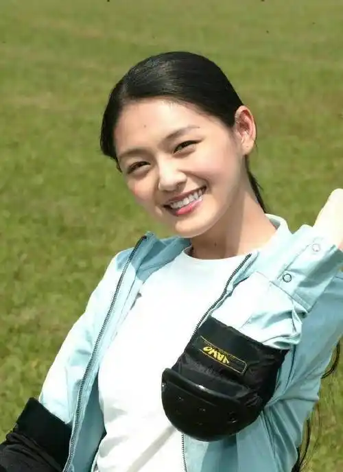 原创原创45岁大s容颜未改回看杉菜时期美照穿搭过时但颜值出众