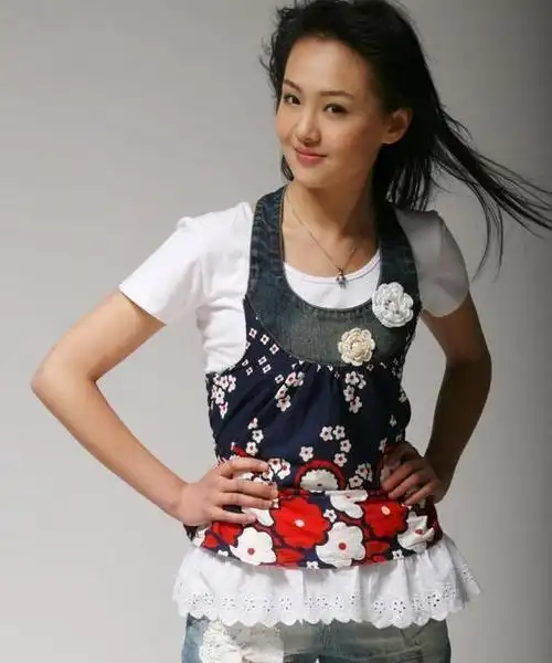 郑爽童年照曝光,脸蛋圆润模样清秀,果然是从小美到大的小仙女