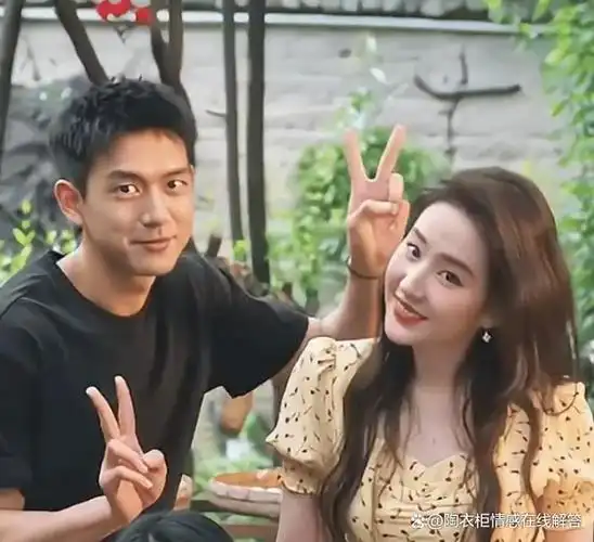 李现刘亦菲为什么不互关(李现现男友和超模刘雯同框)