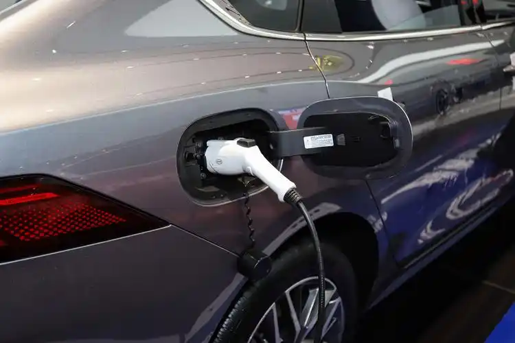 比亚迪推混动新车 纯电续航提升至120km 售价10万起步