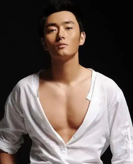 微电影《降落》发布 李东学熊乃瑾新造型亮相