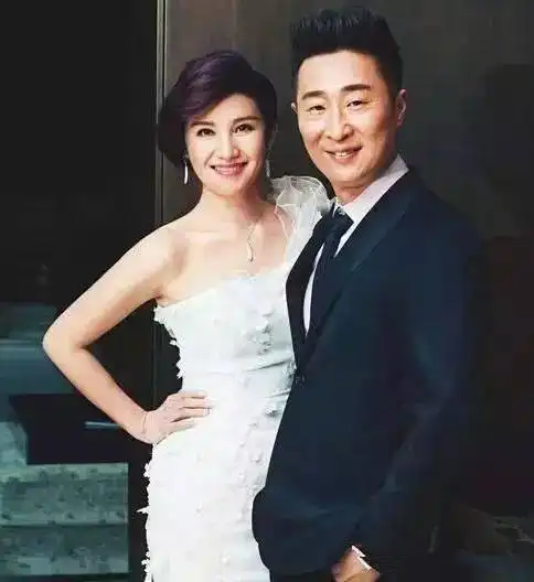 盘点娱乐圈长得丑但是老公帅爆的女星们